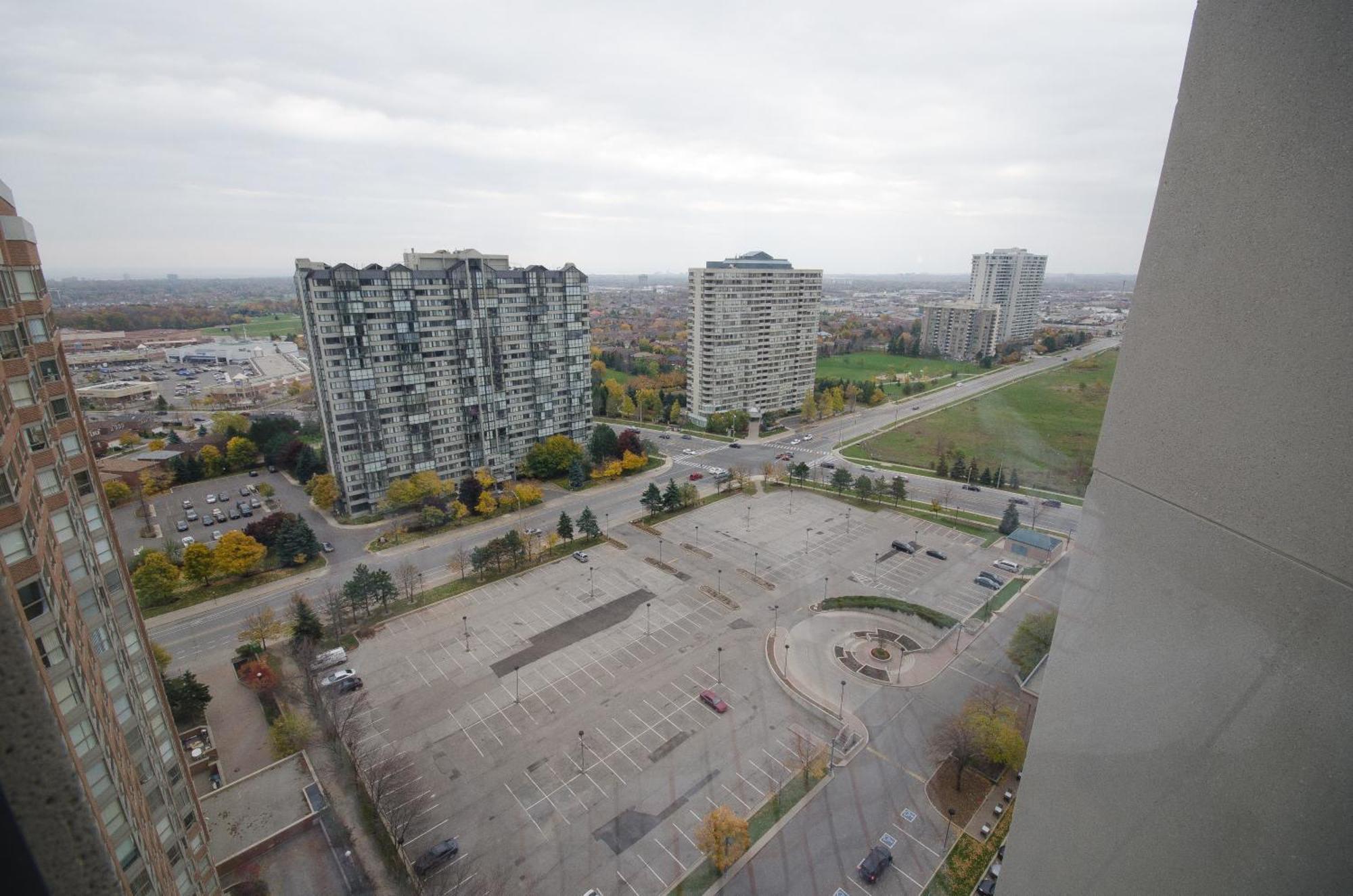 Royal Stays Furnished Apartments - Square One Mississauga Room photo