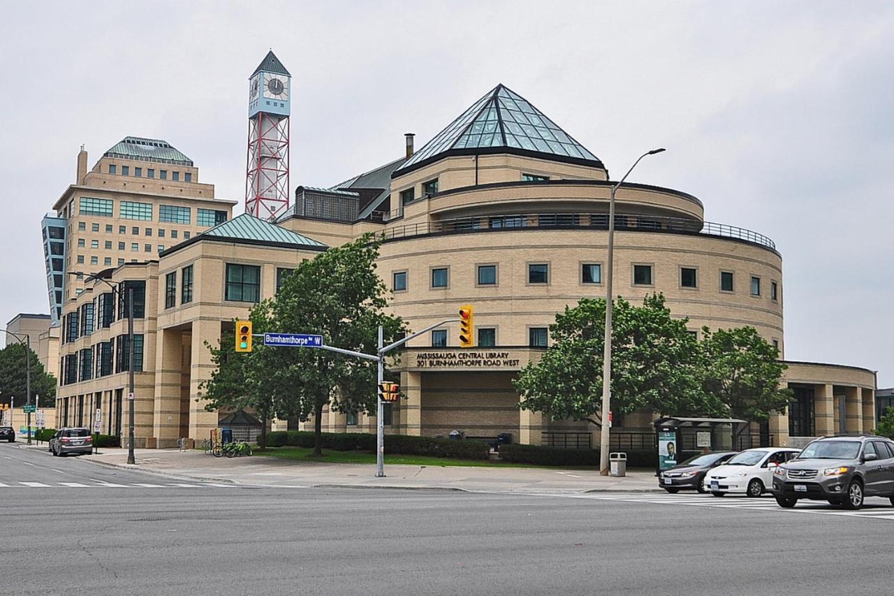Royal Stays Furnished Apartments - Square One Mississauga Exterior photo