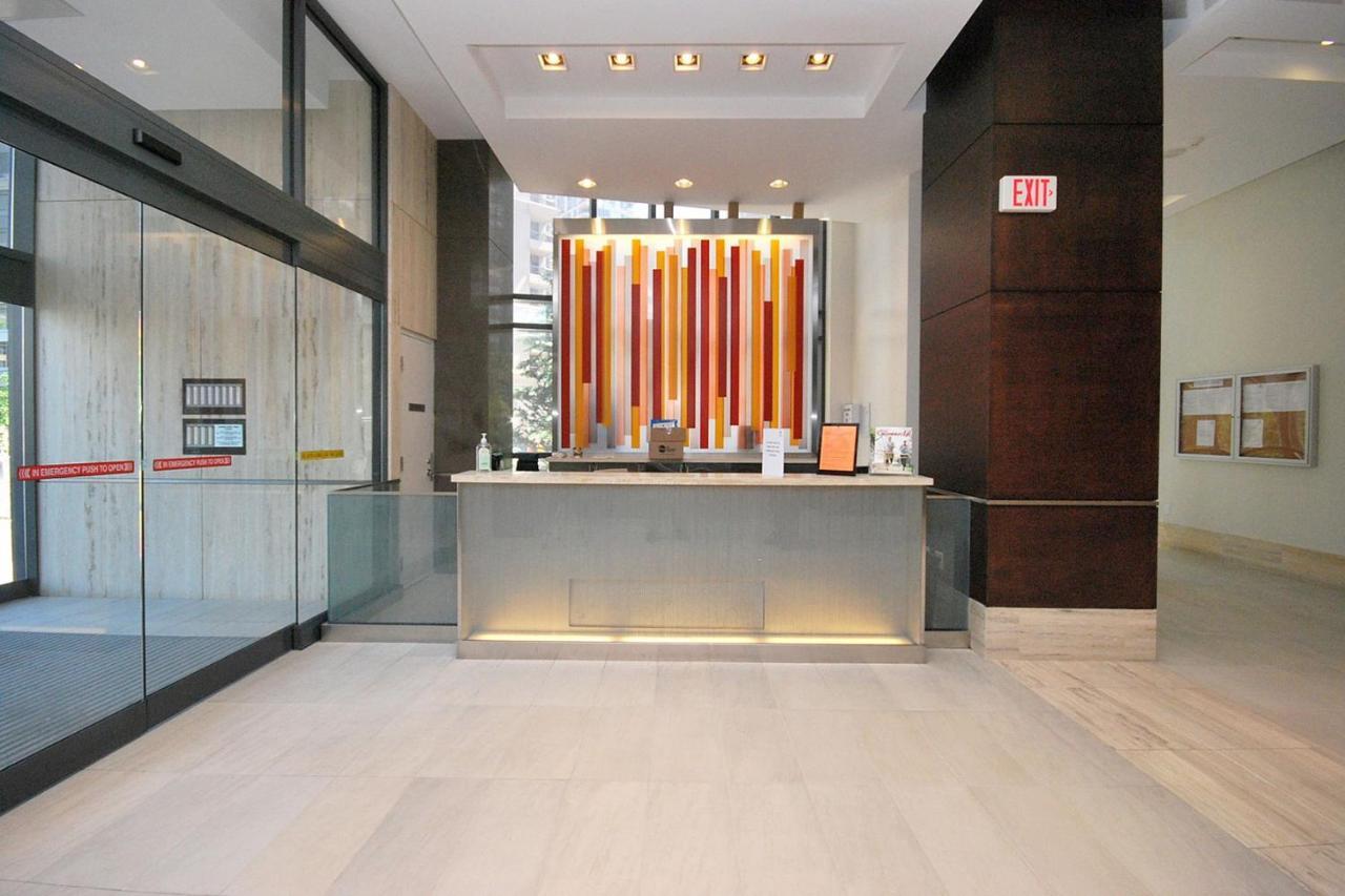Royal Stays Furnished Apartments - Square One Mississauga Exterior photo