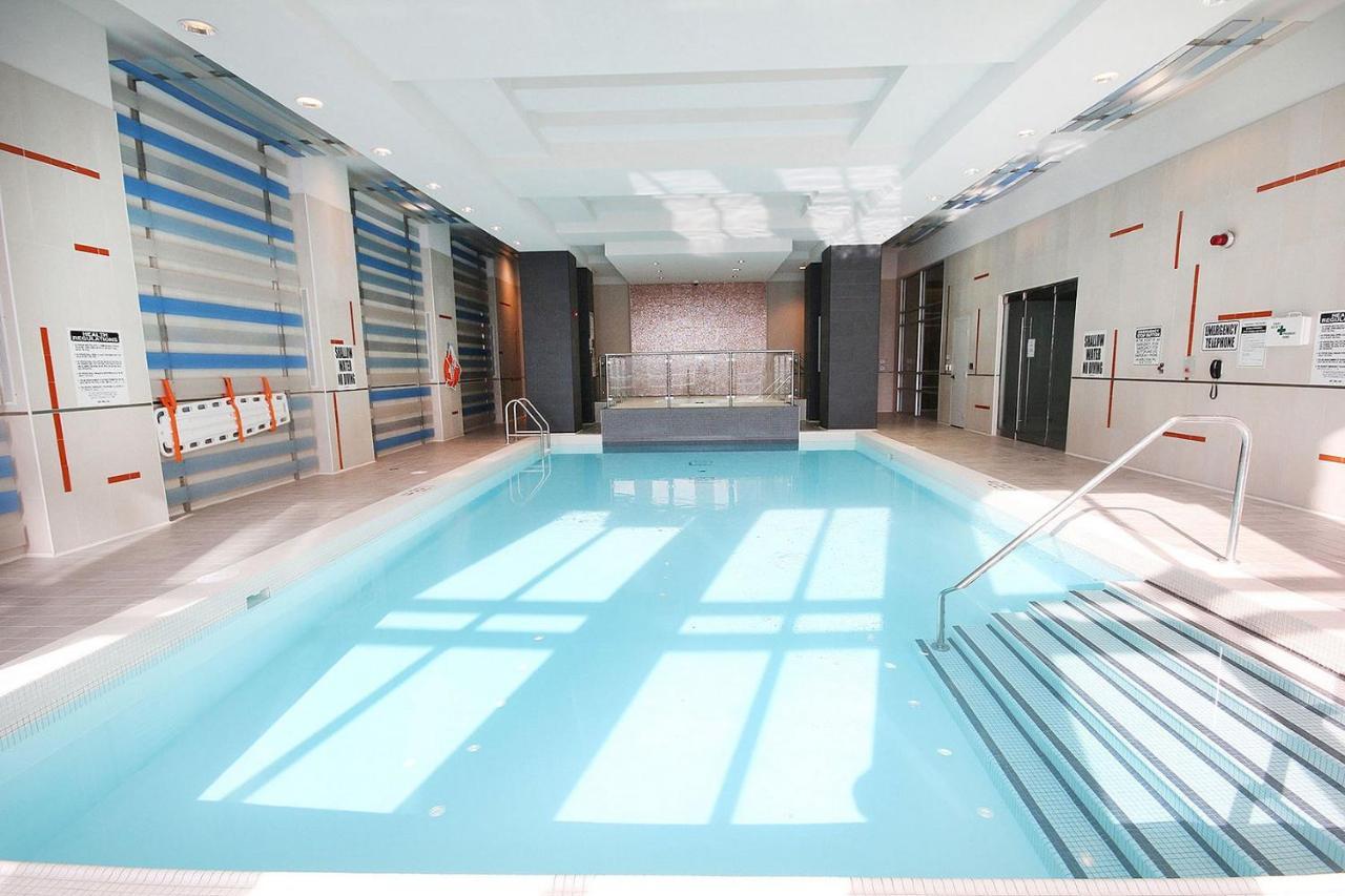 Royal Stays Furnished Apartments - Square One Mississauga Exterior photo